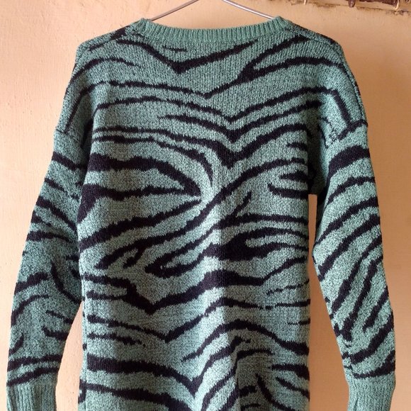 Green Tiger Striped Sweater - Picture 4 of 5